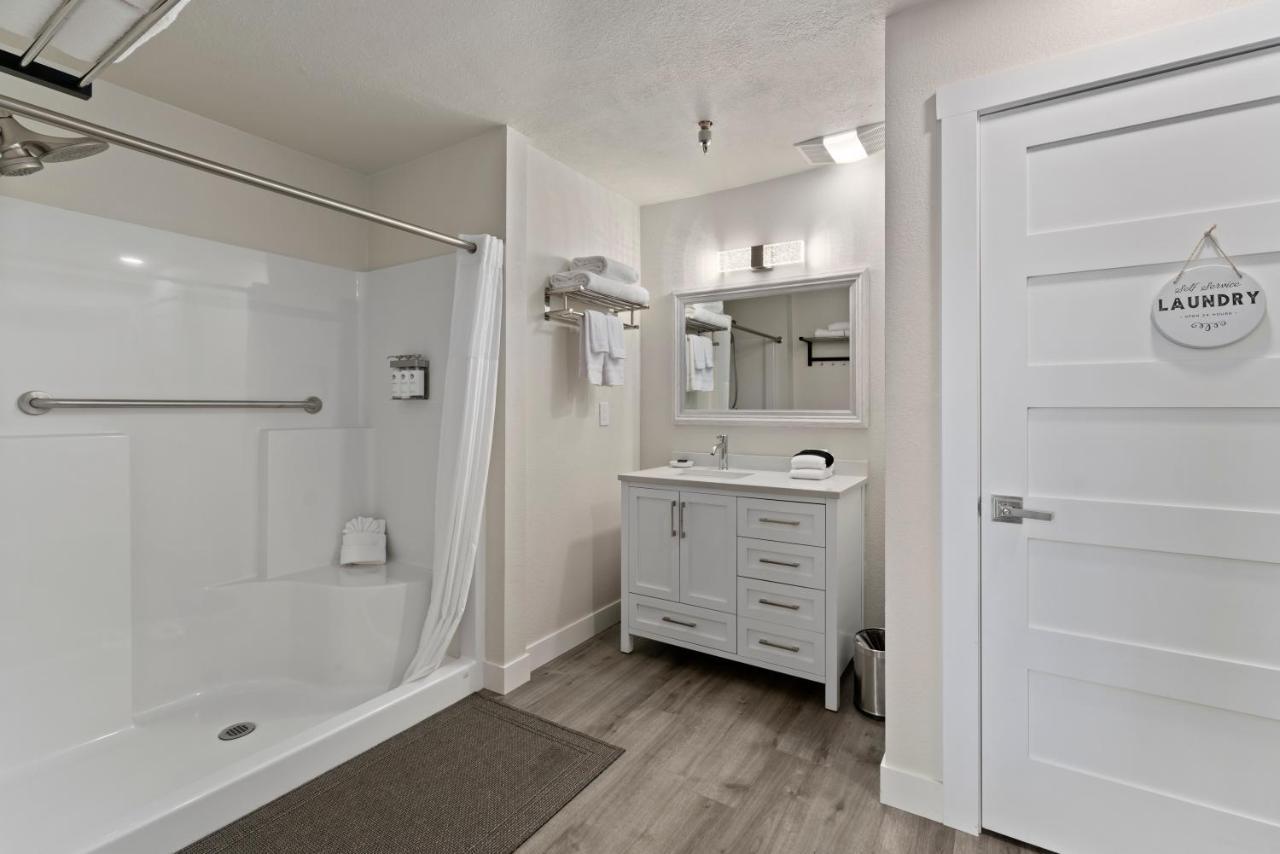 Cedar Street Hotel & Suites Сандпойнт Екстериор снимка